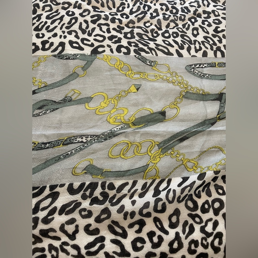 Light summer scarf 🧣—EUC